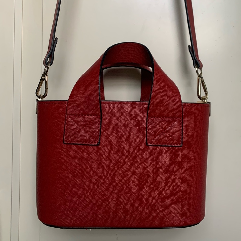 Red Handle Purse with Gold Detailing.